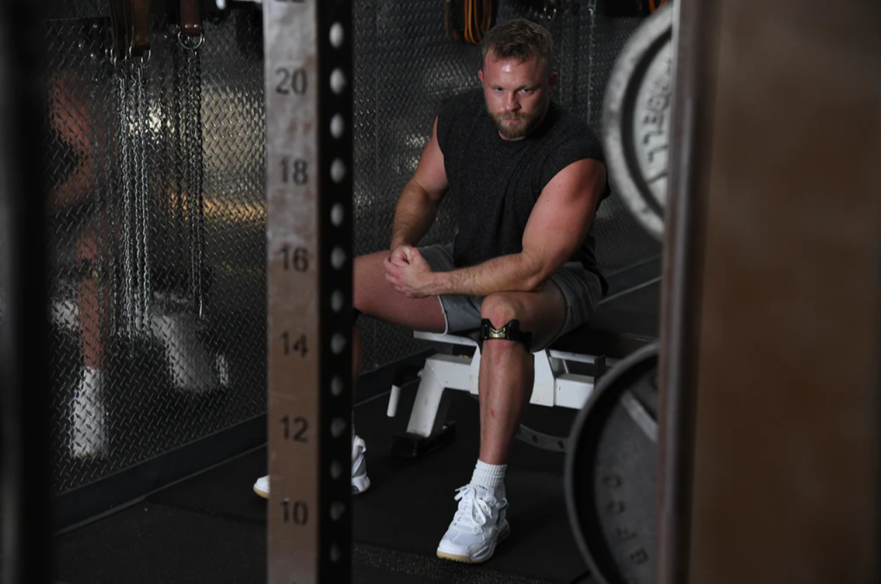 KneedIT XM Knee Strap with Magnet