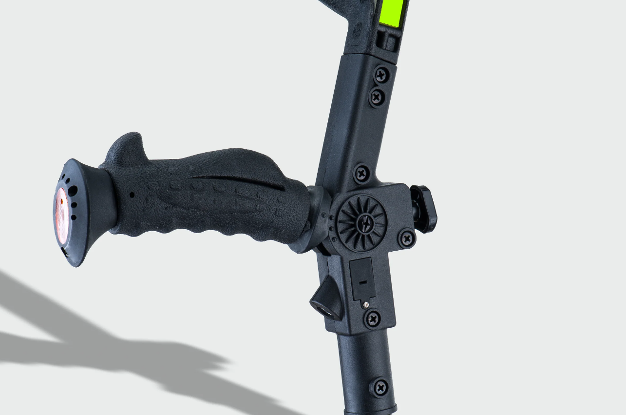 Ergobaum Carbon Fiber Black Mamba Adult Crutch
