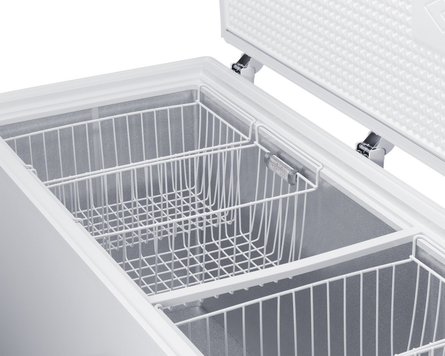 19.8 Cu Ft Chest Freezer Capable of -35º C (-31º F)