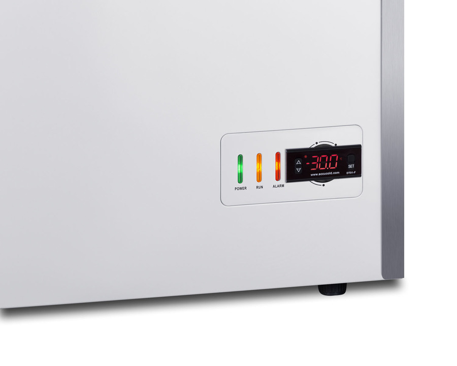 6.7 Cu Ft Chest Freezer Capable of -30º C (-22º F)