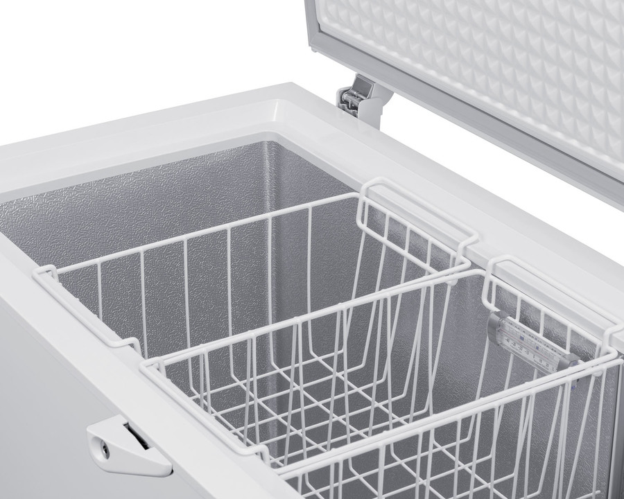 6.7 Cu Ft Chest Freezer Capable of -35º C (-31º F)