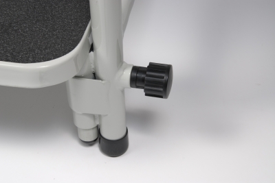 Everyday Hip Chair with Adjustable Footrest