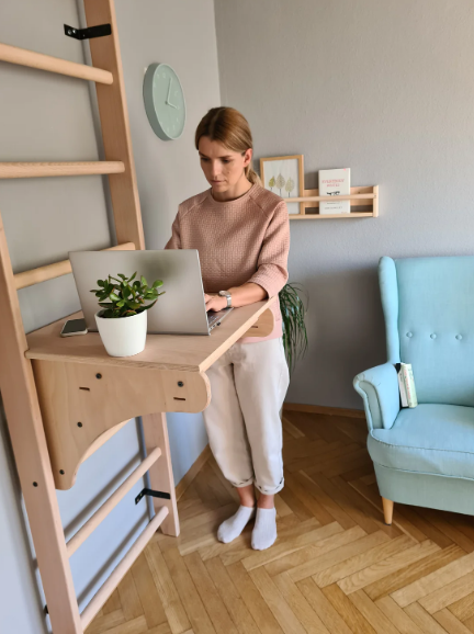 112 Wooden Stall Bars with Desk